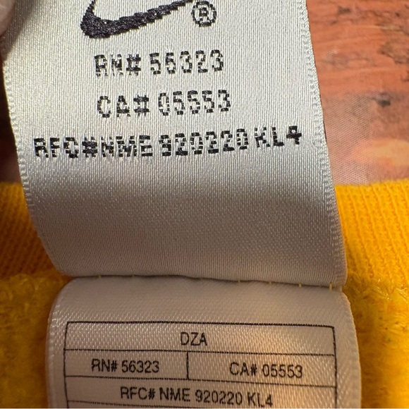 Vintage Nike Yellow Crewneck Sweater Soft Comfort - Picture 4 of 6